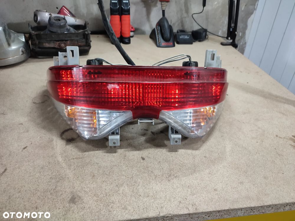 Lampa tył, tylna Suzuki Burgman 125 - 1