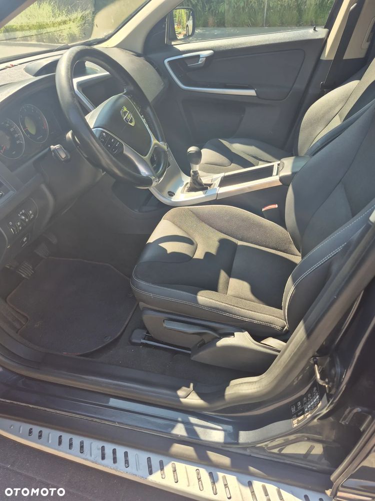 Volvo XC 60 2.4D AWD Momentum - 32