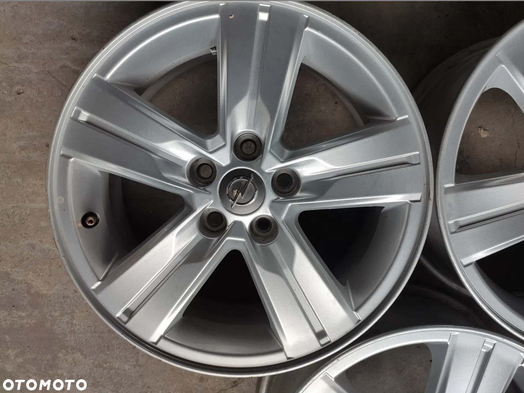 4szt. Felgi aluminiowe Opel Astra IV V I J Mokka  5X105.--.1500zl.. ..Oryginalne. - 2
