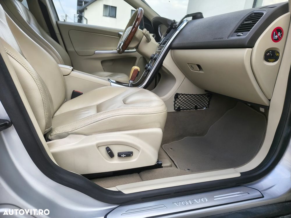 Volvo XC 60 D5 AWD Aut. Summum - 11