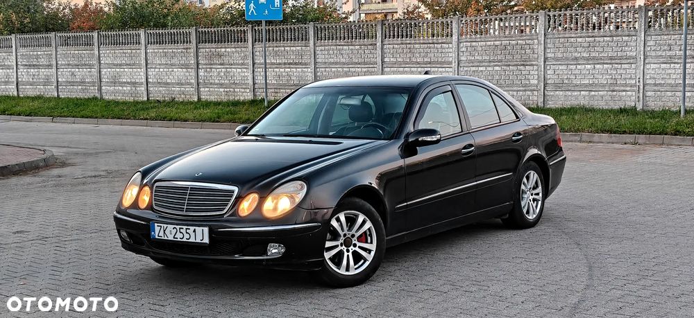 Mercedes-Benz E-Class 2004 photo 2