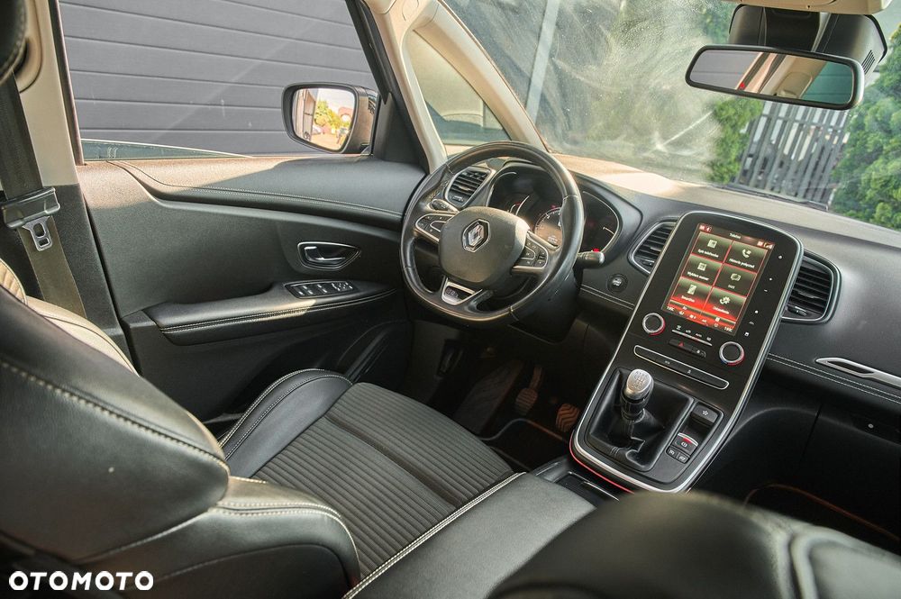 Renault Grand Scenic - 26