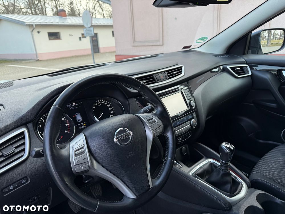 Nissan Qashqai 1.2 DIG-T N-Vision - 27