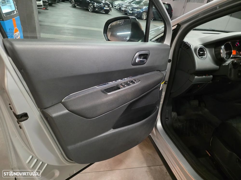 Peugeot 3008 1.6 e-HDi Sport CMP6 - 16