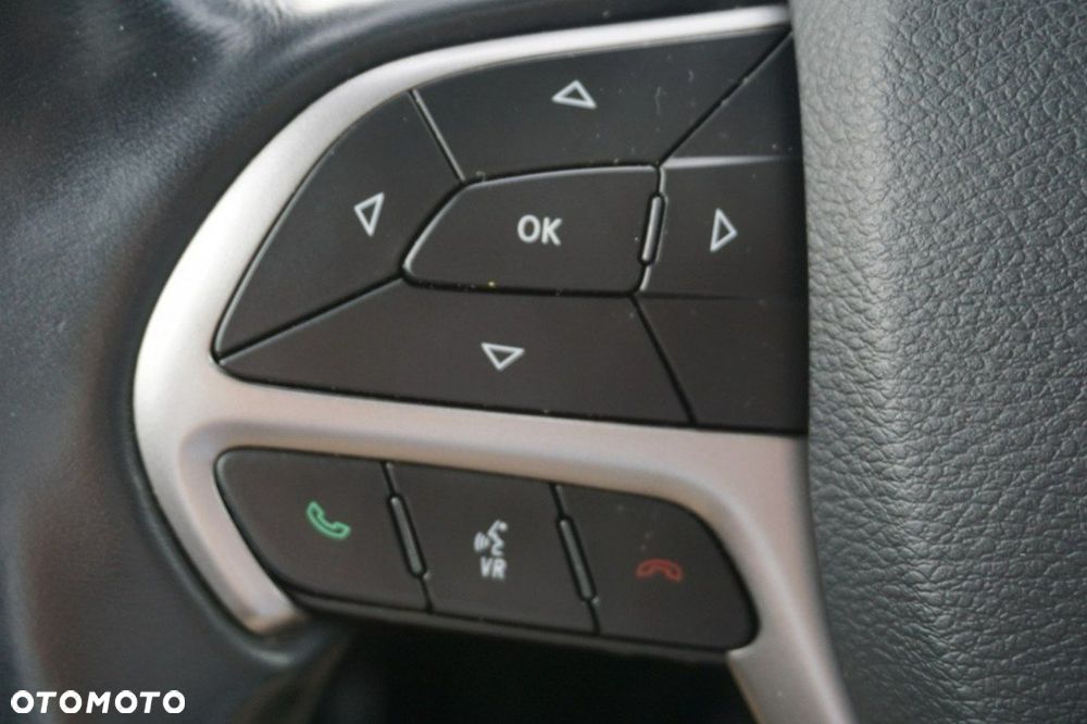 Jeep Grand Cherokee - 24