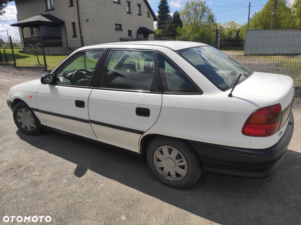 Opel Astra 1.4 GL - 5