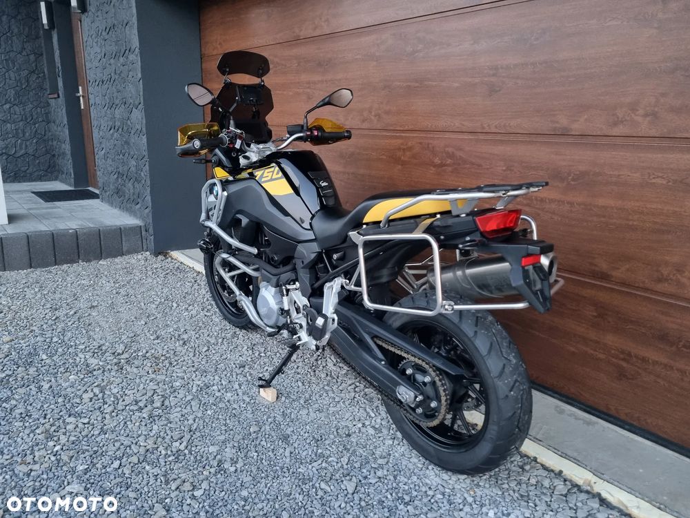 BMW F - 12