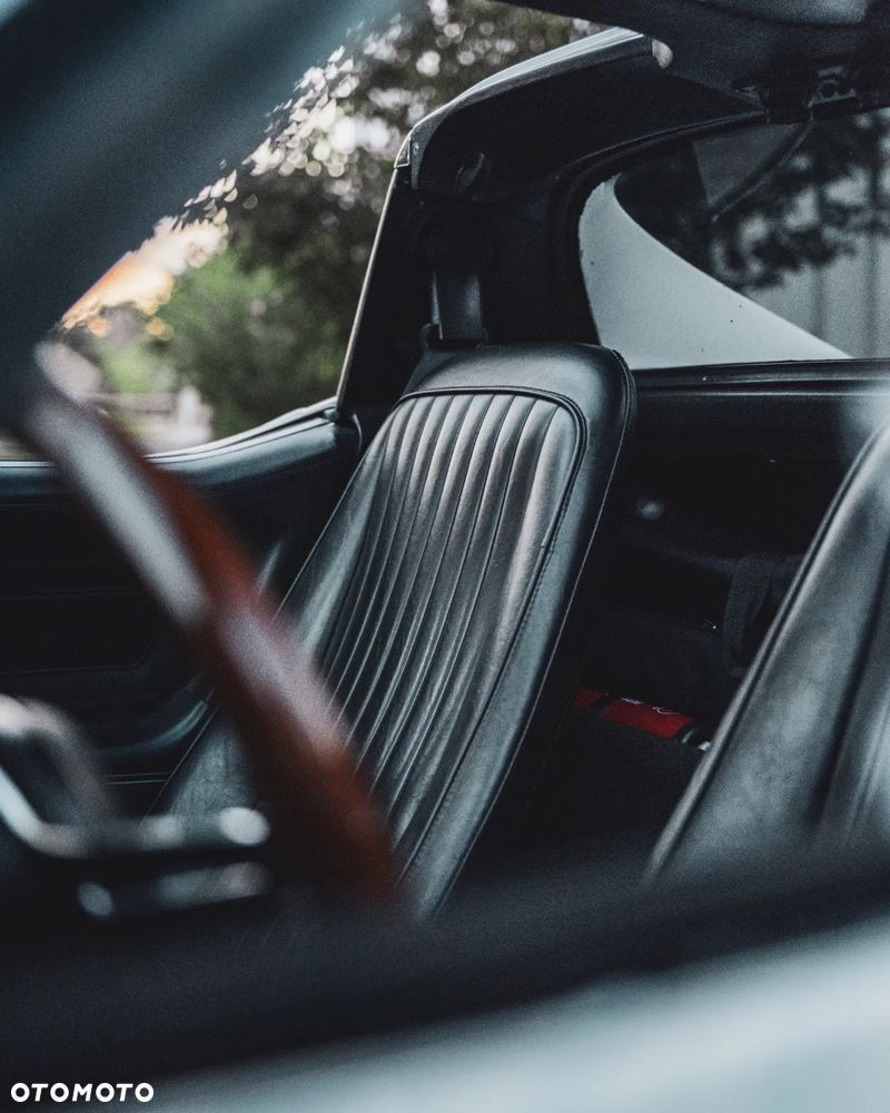 Chevrolet Corvette - 25