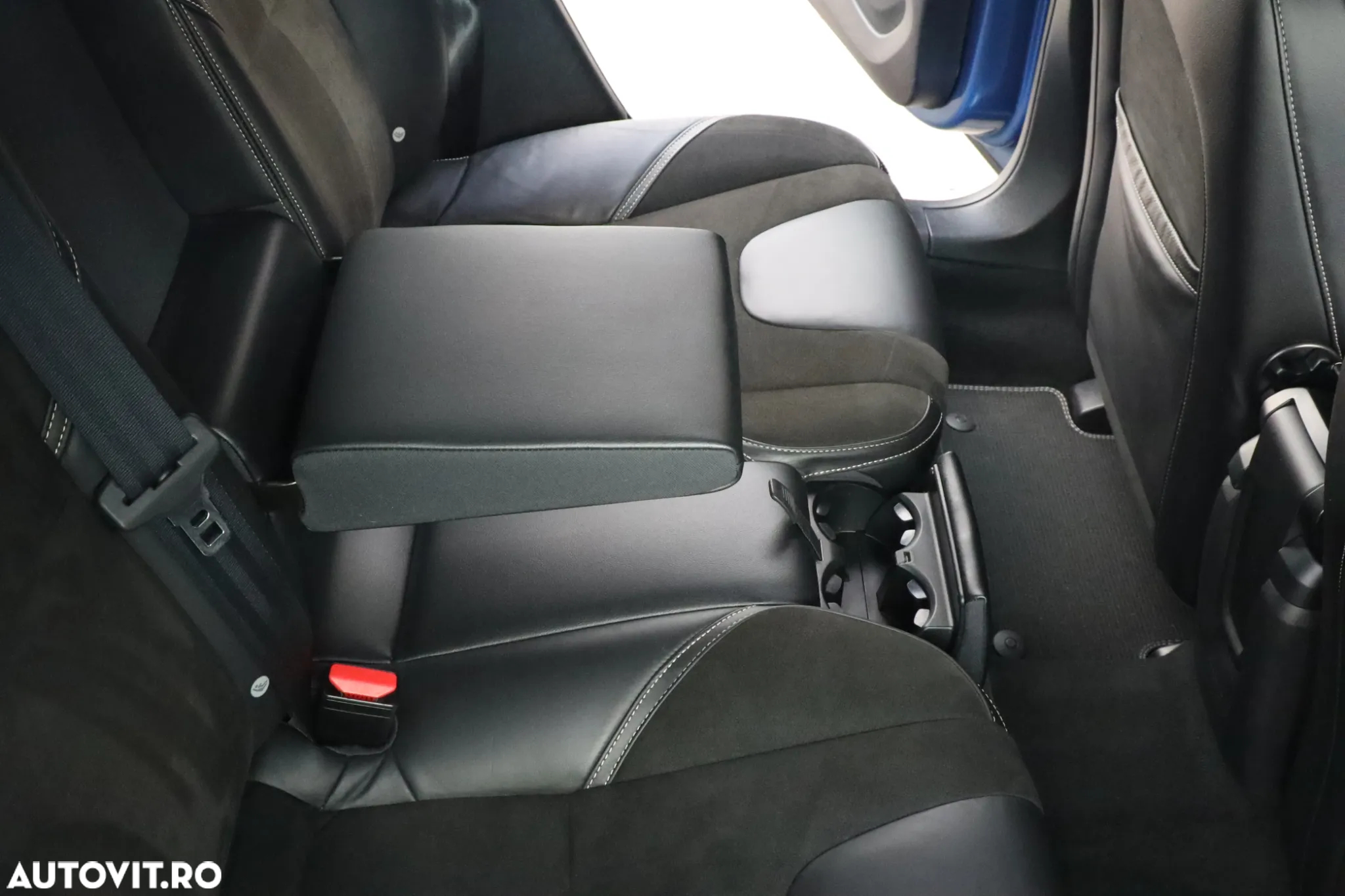 Volvo V40 D3 Geartronic RDesign - 38