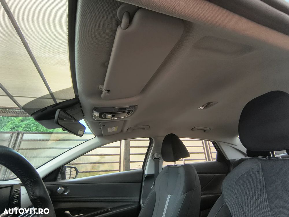 Hyundai Elantra 1.6 l 123 CP 6MT Highway - 23