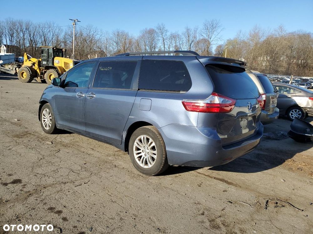 Toyota Sienna 3.5 V6 - 13