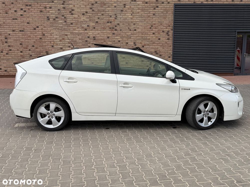 Toyota Prius 1.8 HSD Premium - 8