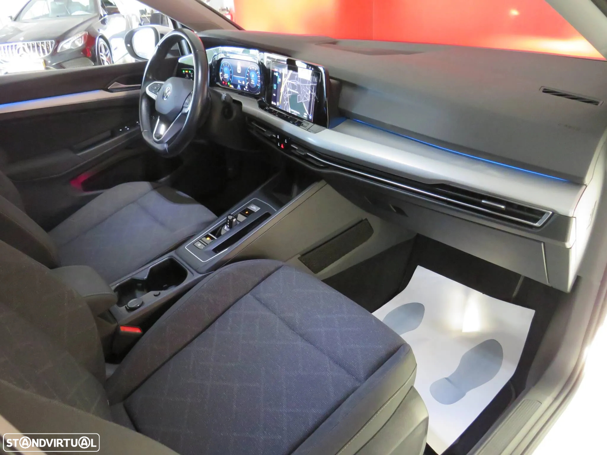 VW Golf 1.0 eTSI Life DSG - 24