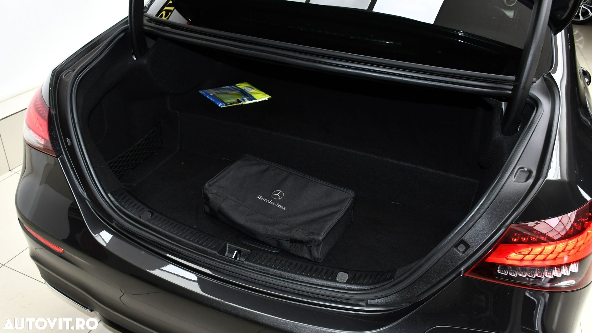 Mercedes-Benz E 220 d 4Matic 9G-TRONIC AMG Line - 28