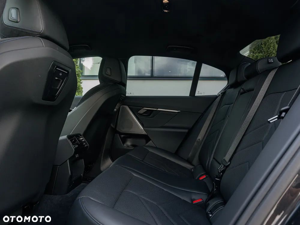 BMW Seria 5 520d xDrive - 13
