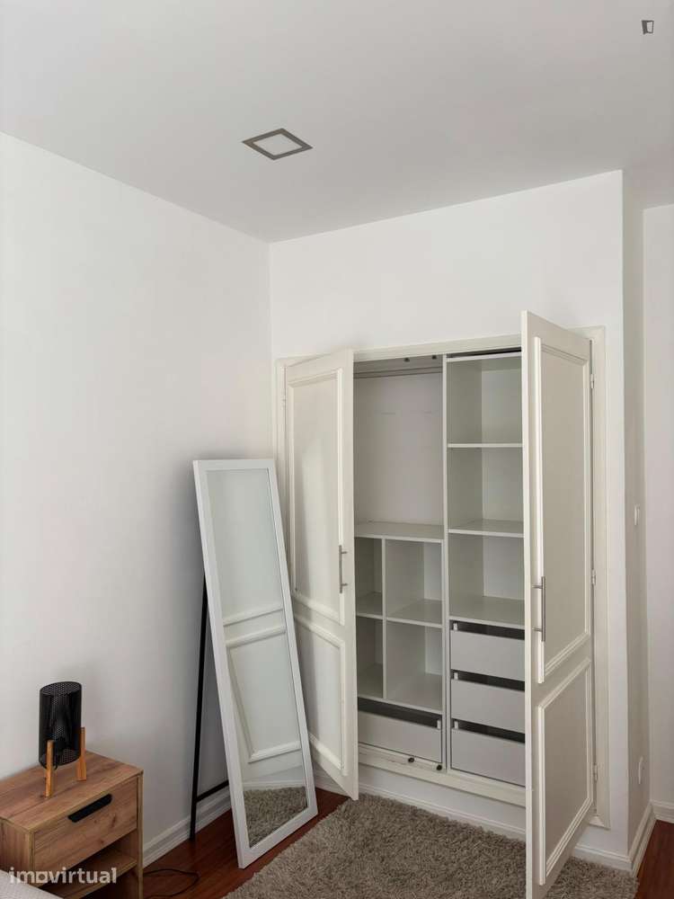 Quarto - localizado em Montes Claros Coimbra - Grande imagem: 2/13