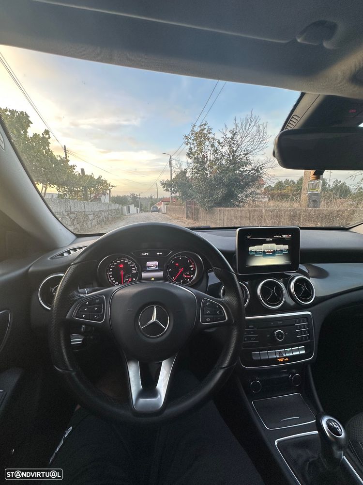 Mercedes-Benz CLA 180 - 9