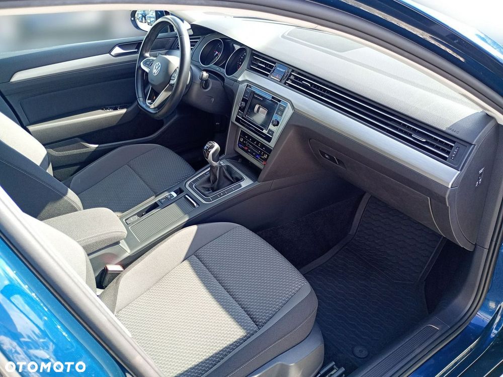 Volkswagen Passat Variant 2.0 TDI EVO Essence - 25