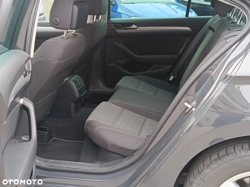Volkswagen Passat 2.0 TDI EVO Elegance DSG - 5