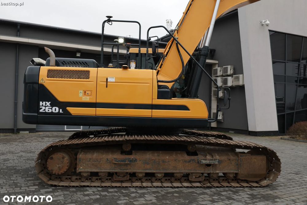 Hyundai HX260L - 11