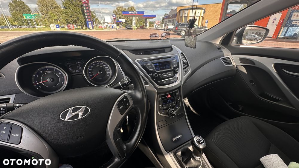 Hyundai Elantra - 10