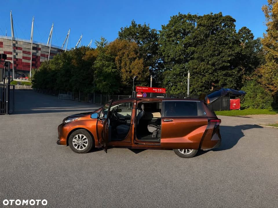 Toyota Sienna - 6