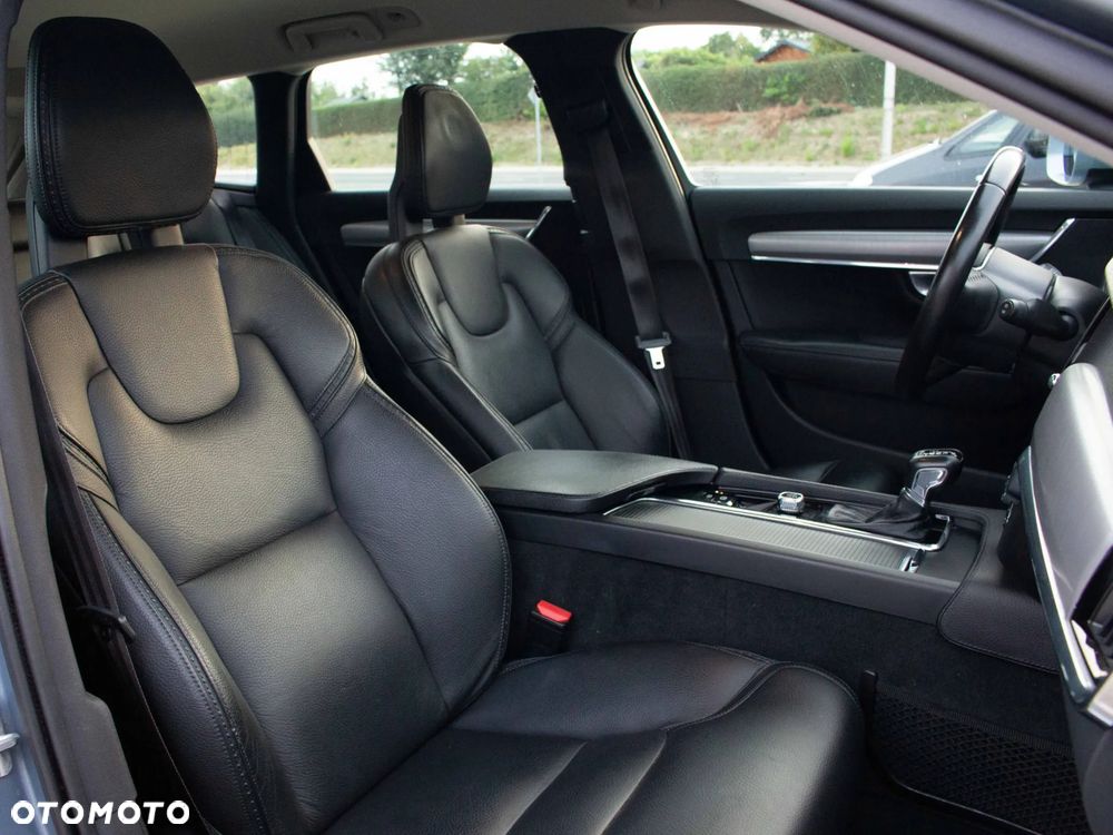 Volvo V90 D4 AWD Momentum - 34