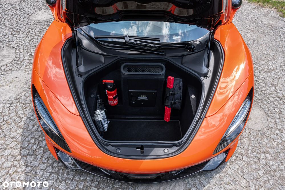 McLaren 720S Spider Performance - 23