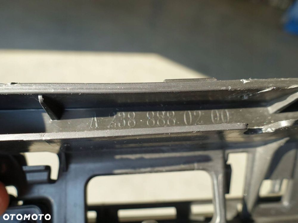 MERCEDES E-KLASA W238 W213 E53 AMG GRILL ATRAPA ZDERZAKA EMBLEMAT ORYGINAŁ - 8