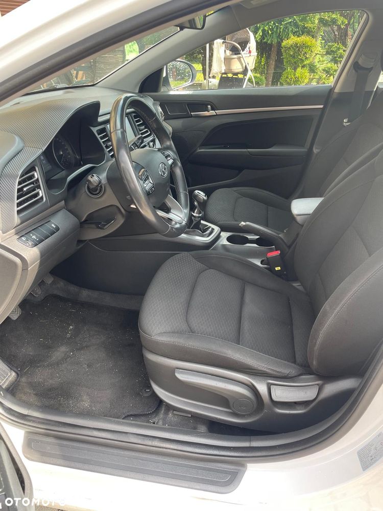 Hyundai Elantra 1.6 Comfort - 5