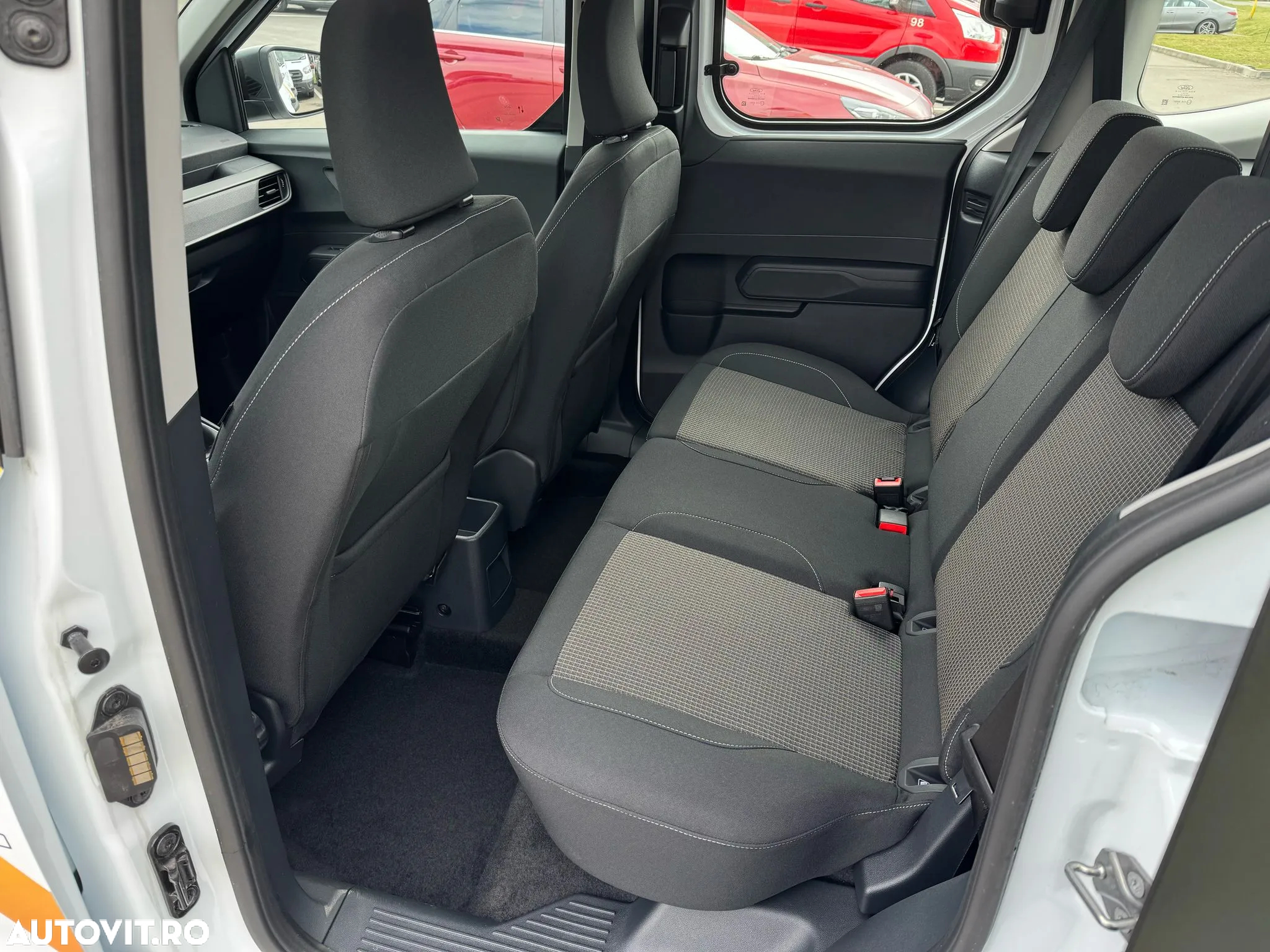 Ford Tourneo Courier 1.0 EcoBoost Trend - 10