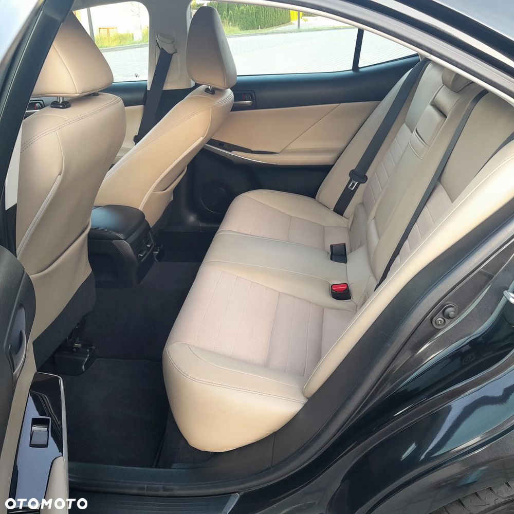Lexus IS 200t Comfort - 14