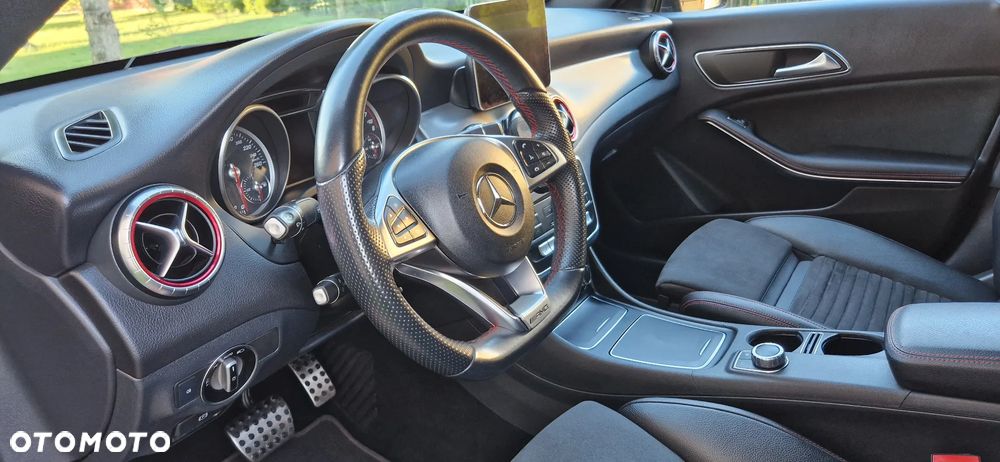 Mercedes-Benz CLA 200 7G-DCT AMG Line - 14