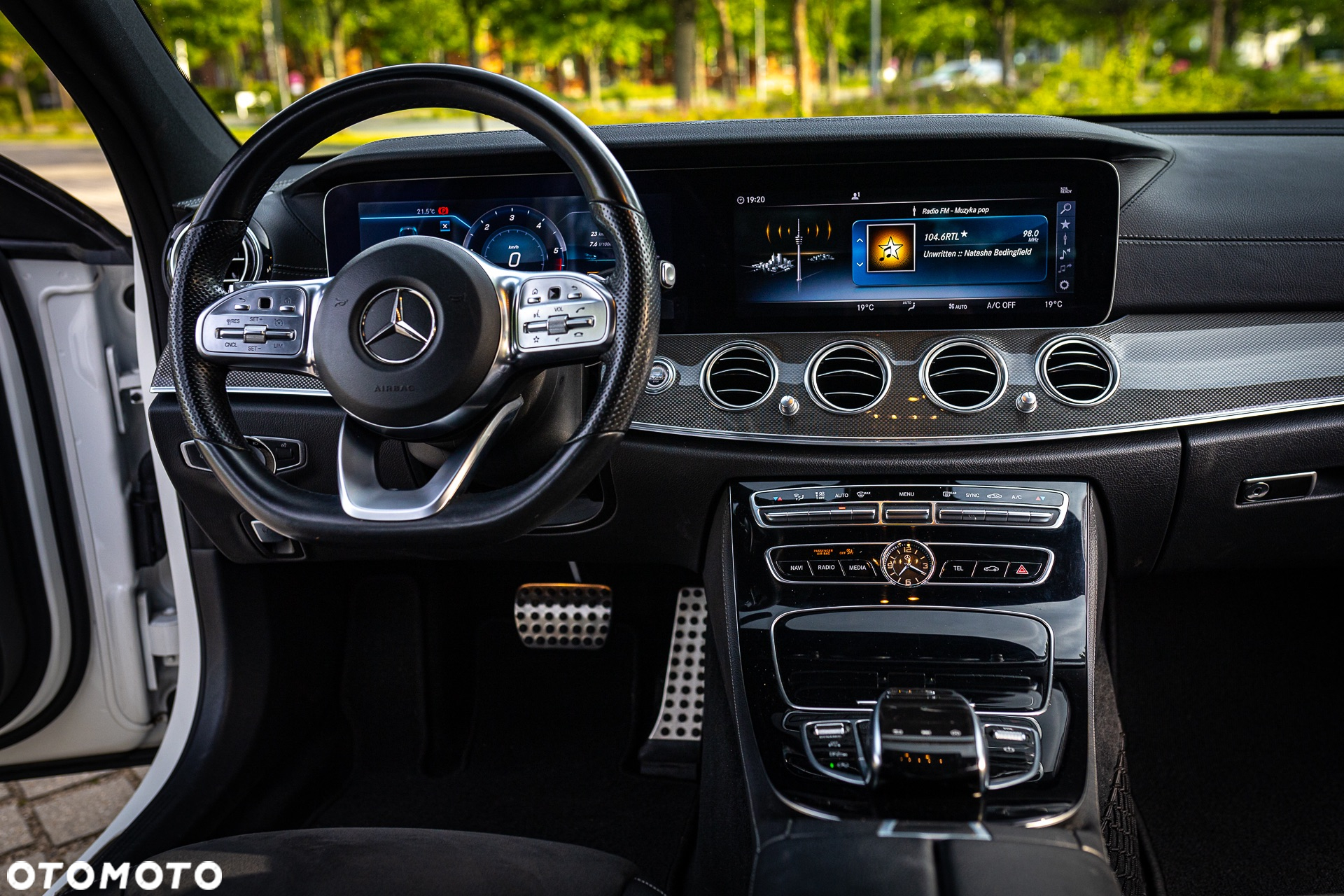 Mercedes-Benz Klasa E 220 d 4-Matic 9G-TRONIC - 12
