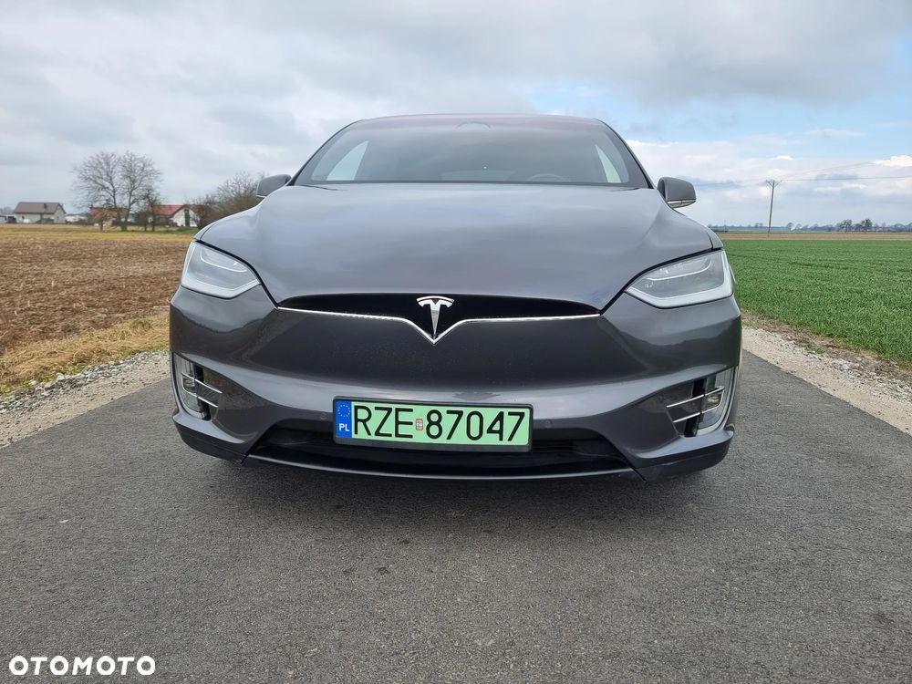 Tesla Model X - 5