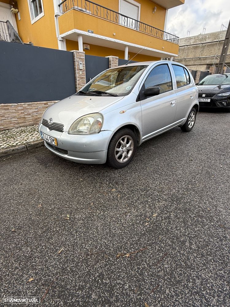 Toyota Yaris 1.0 Base C/Radio - 1