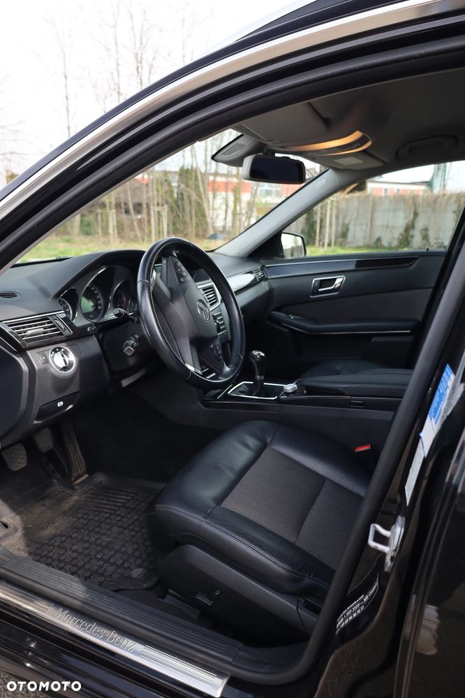 Mercedes-Benz Klasa E 220 CDI BlueEff Avantgarde - 16