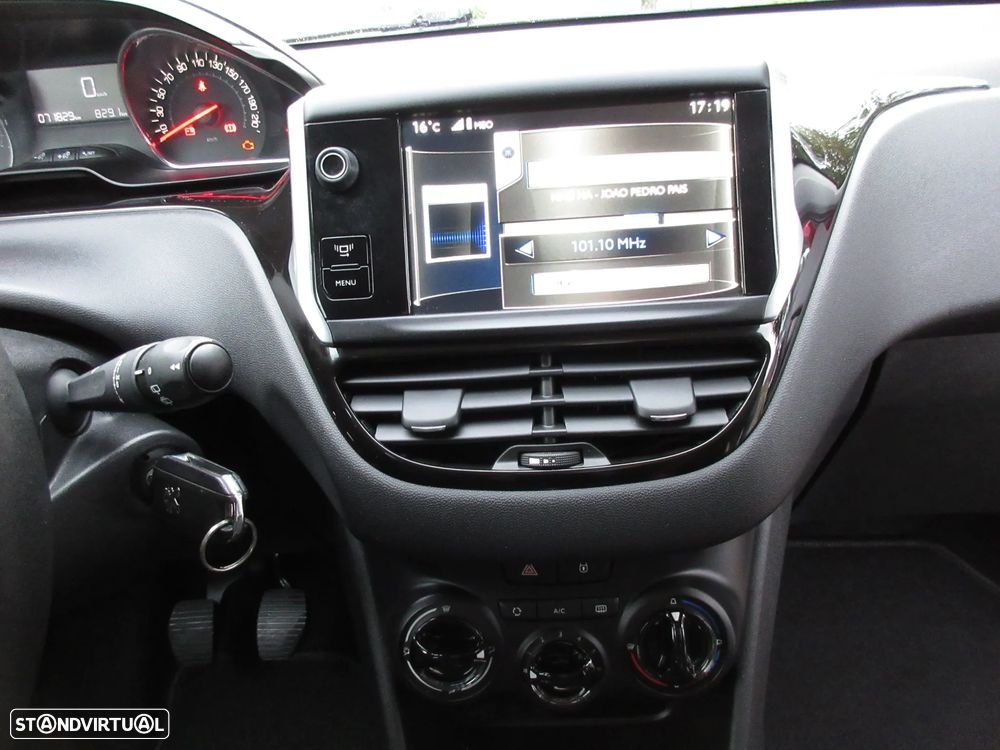 Peugeot 208 1.2 VTi SE Style - 27