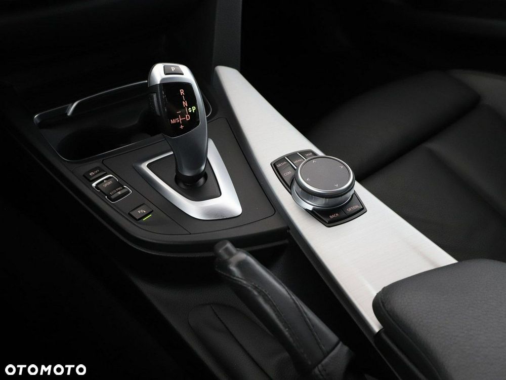 BMW Seria 3 318d M Sport - 28