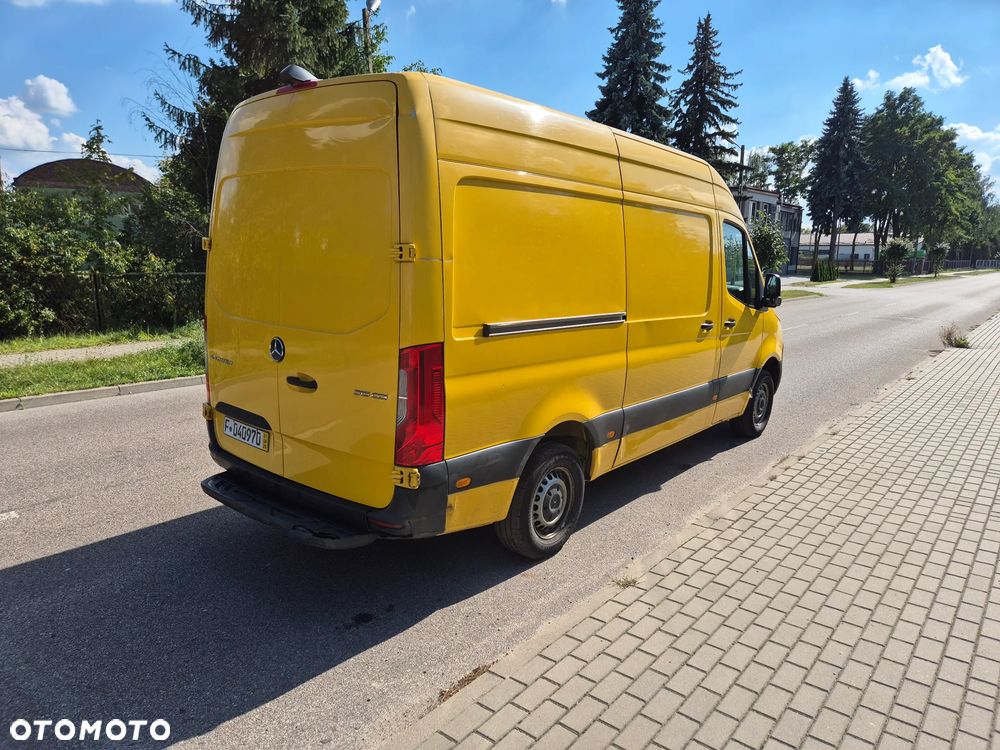 Mercedes-Benz Sprinter - 12