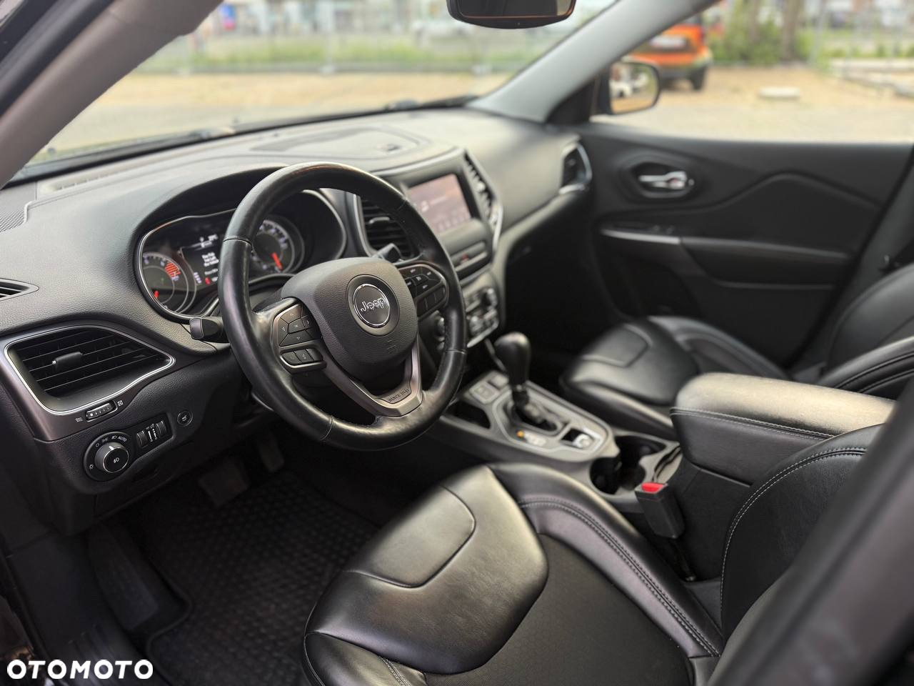 Jeep Cherokee - 10