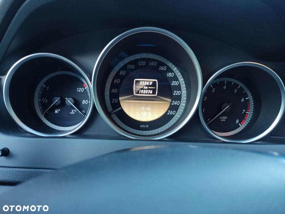 Mercedes-Benz Klasa C 180 CGI BlueEff Avantgarde - 11