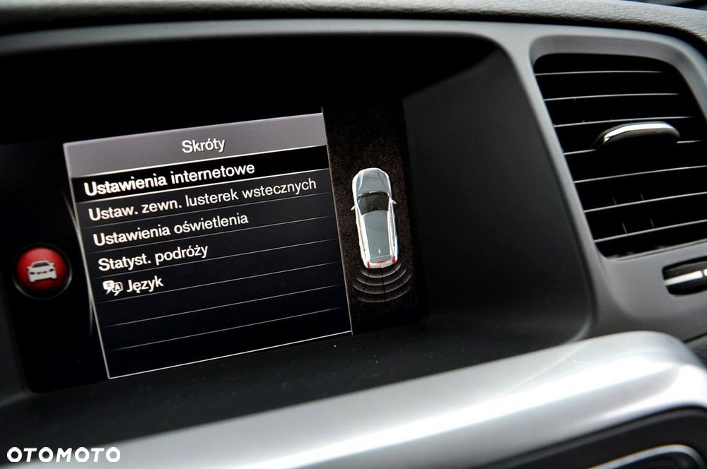 Volvo V60 D3 R-Design - 29