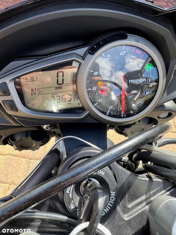Triumph Street Triple - 12