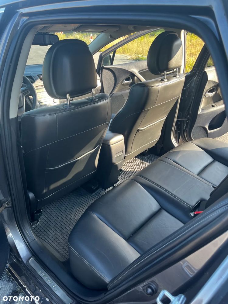 Toyota Avensis - 13