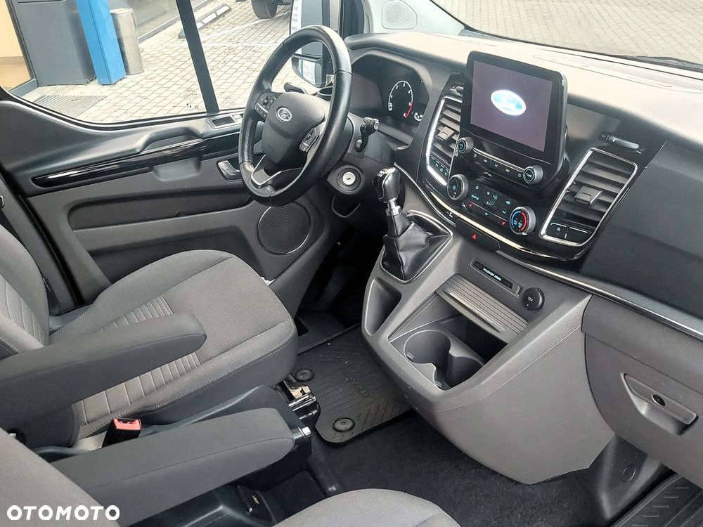 Ford Tourneo Custom - 8