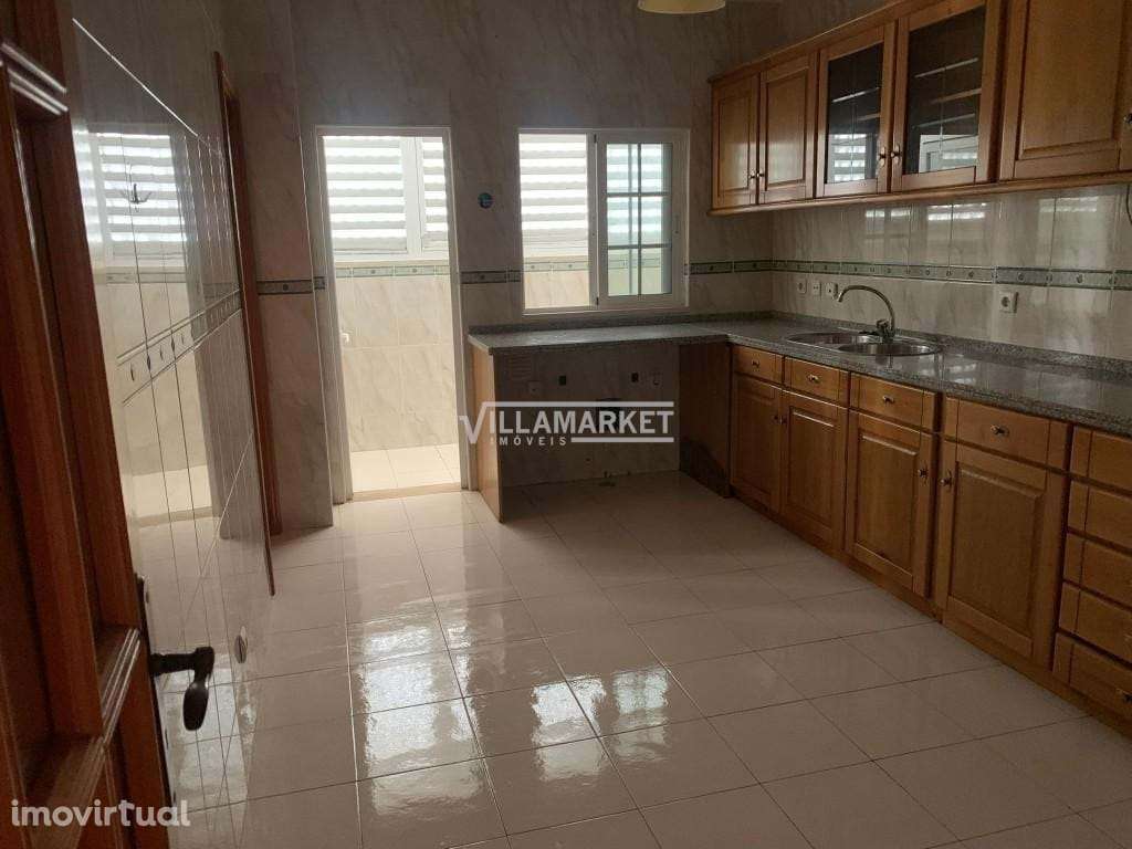 Apartamento T3 da banca inserido na Urbanização Cerrado dos Ciprestes - Grande imagem: 2/18