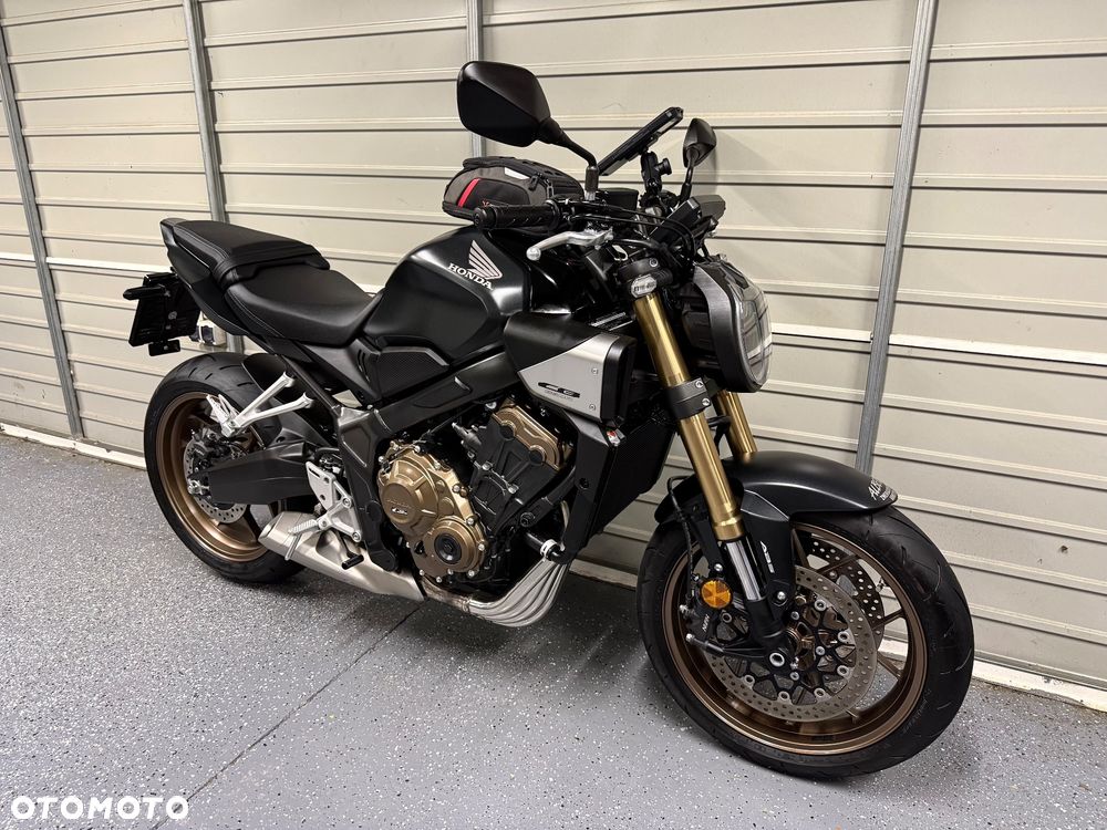 Honda CB - 1