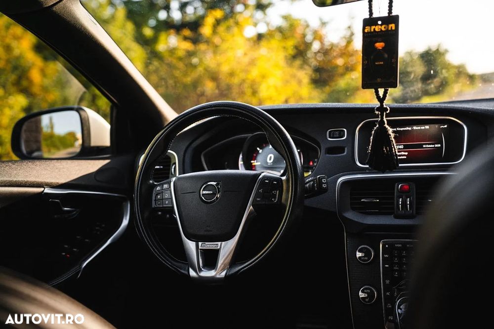 Volvo V40 D3 Geartronic RDesign - 6