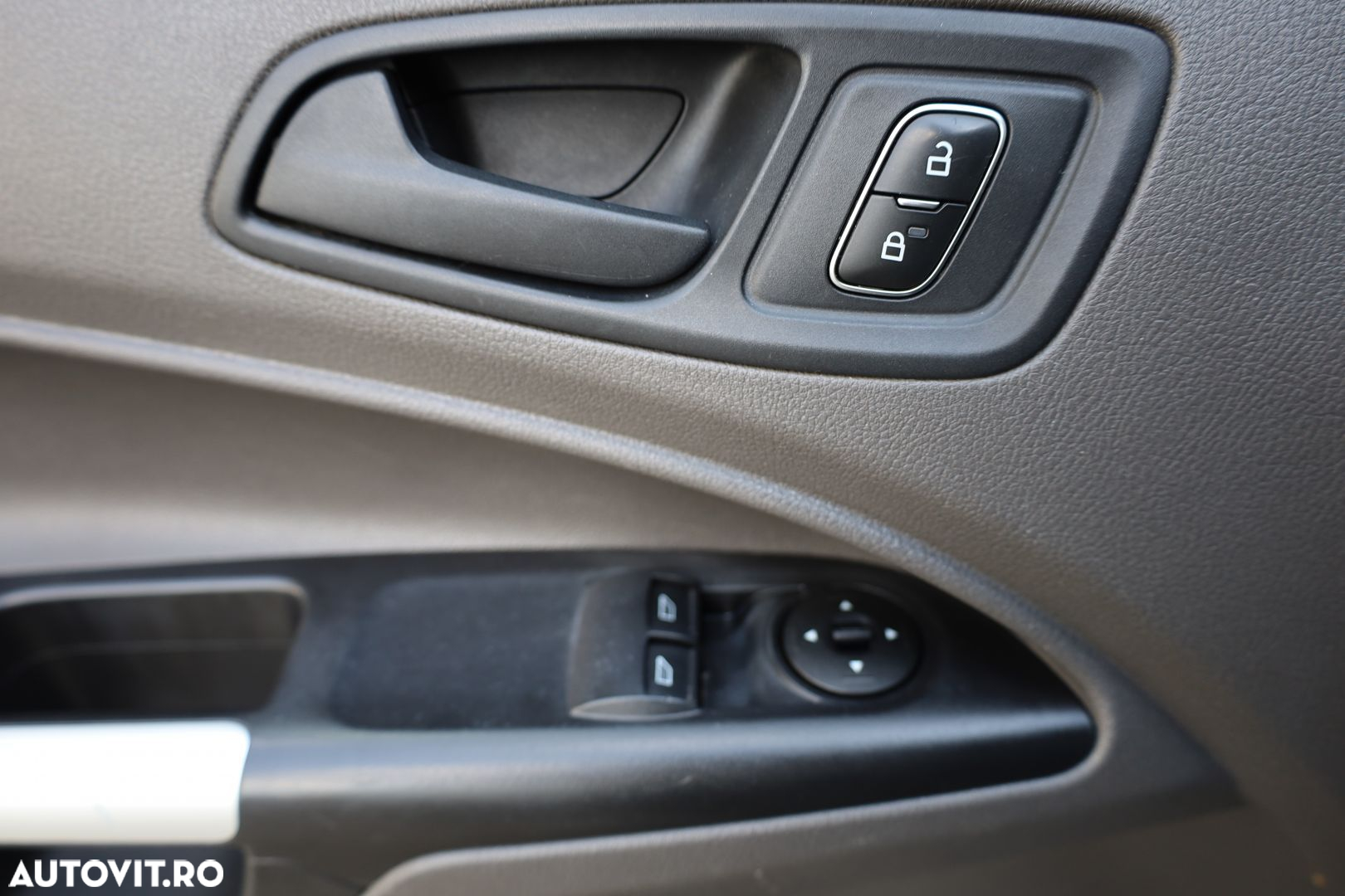 Ford Transit Connect 5 locuri  1.5 tdci - 21